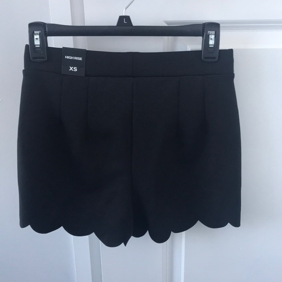 NWT High waisted scallop shorts - Picture 4 of 5